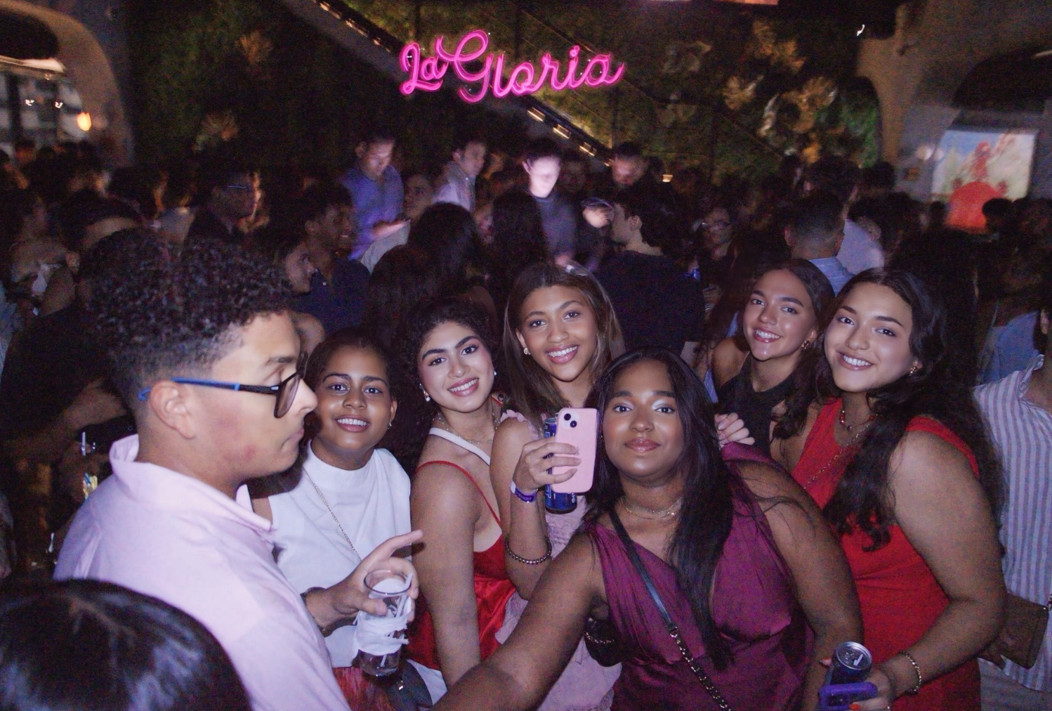 Crowd on a club night captured by NOCHARTE